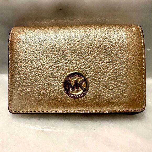 Michael Kors Pebbled Leather Classic Logo Bi-fold Wallet Gold OS - Picture 1 of 4